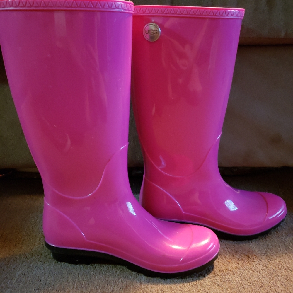 UGG SHAYE RAIN BOOTS Size 7
